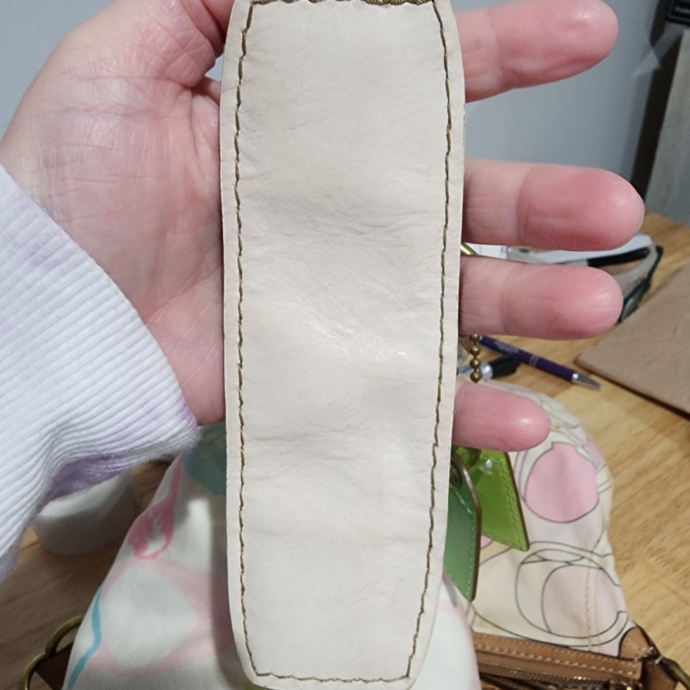 Coach Purse 👛 - Picture 11 of 16